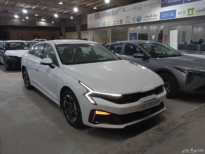 كيا 5 ستاندر مطور بدون فتحه سقف لون ابيض او رمادي موديل 2026 1