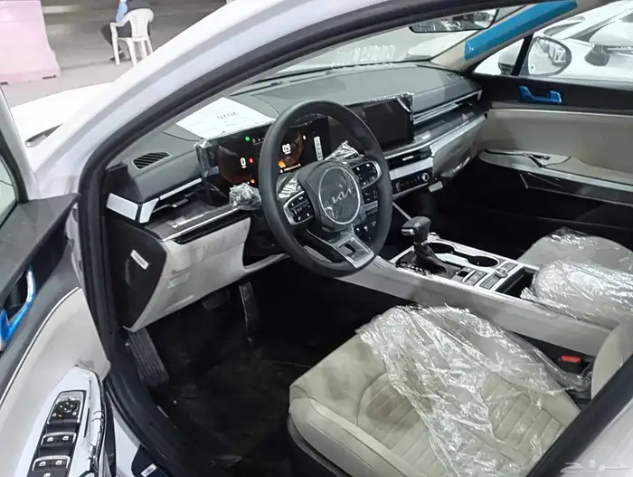 كيا 5 ستاندر مطور بدون فتحه سقف لون ابيض او رمادي موديل 2026 6