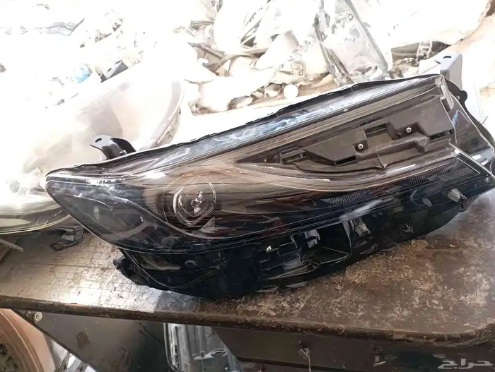 لوفر. لكم شمعه كامري موديل 2025 يمين. اصلي وكاله 1