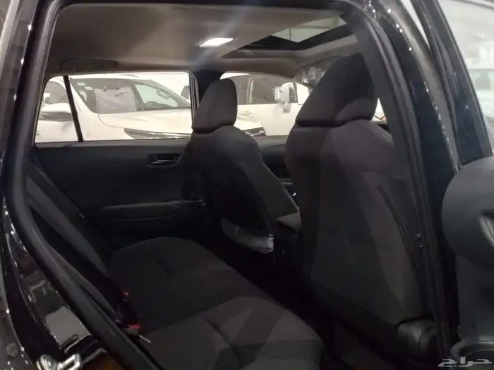 تويوتا كورلا كروس ( 2025 )نص فل بنزين اصفار جديد بطاقة جمركة 28