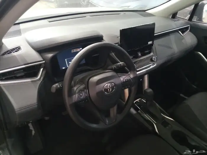 تويوتا كورلا كروس ( 2025 )نص فل بنزين اصفار جديد بطاقة جمركة 12