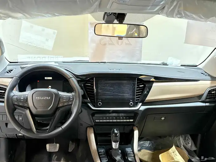 ايسوزو ام يو اكس ليمتد فل 2025 6