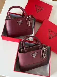 يوجد لدينا جميع انواع الشنط جمله وقطاعي 1