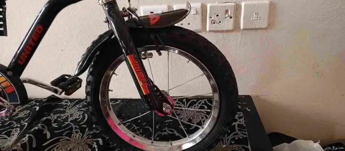 دراجة هوائية العجلة الأمامية فيها خلل 0