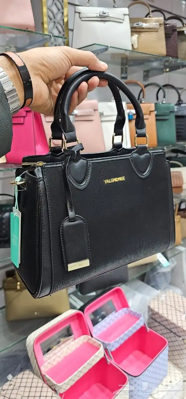 شنط نسائيه 18