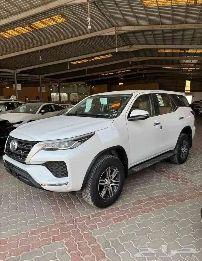 عروض الايجار منتهي بالتمليك تويوتا فورتشنر GX2 بنزين 2025 1