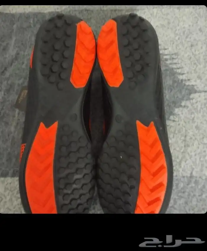 شوز رياضي شبيه النا يك مقاس 41جديد ويوجد ثوبين شتويه 4