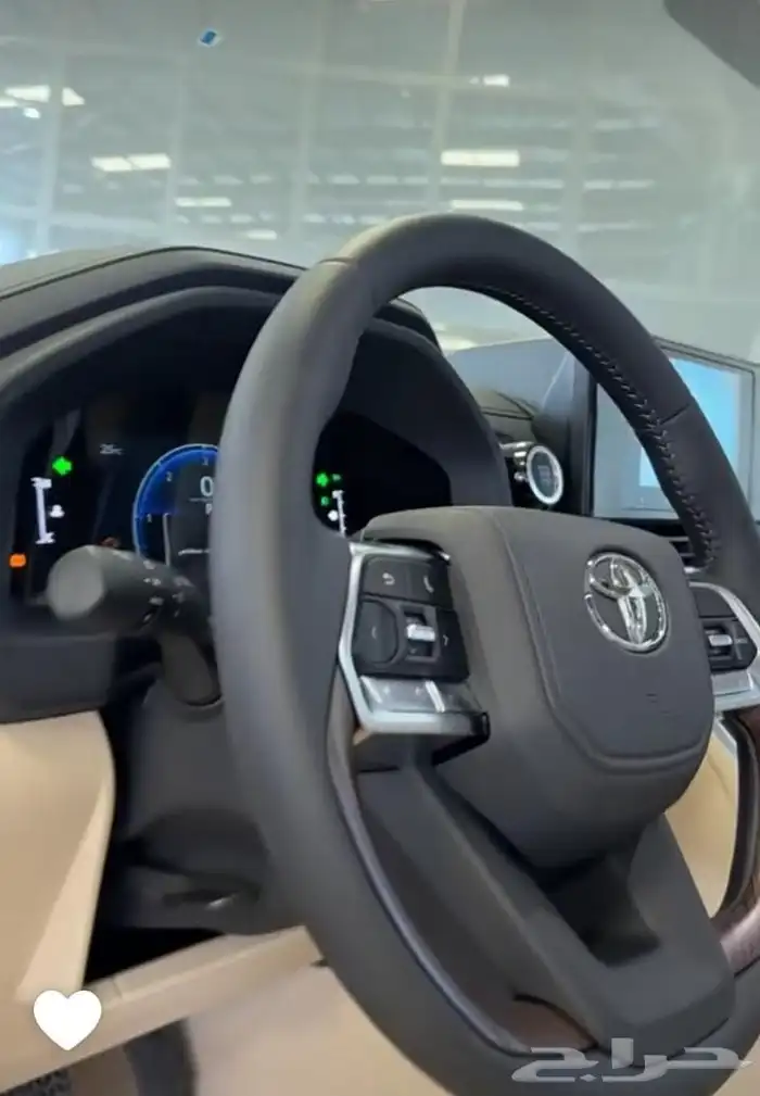 تويوتا لاندكروزر GXR فل كامل بريمي تربو محرك ديزل موديل 2025 7