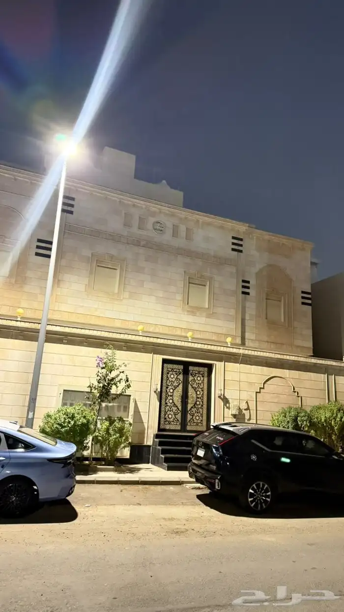 شقة للايجار 5 غرف نظيفة_ حي الصالحية امام من لولو ماركت 0