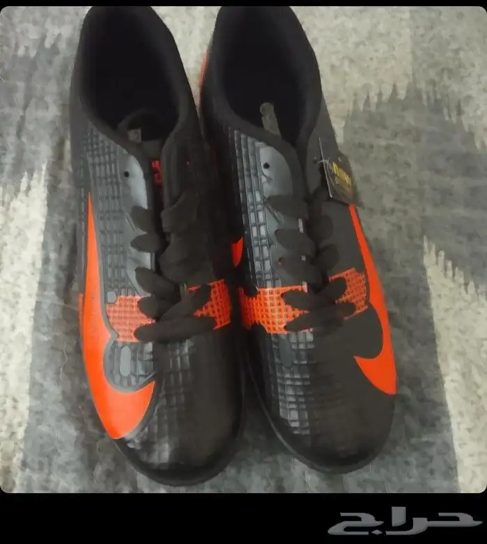 شوز رياضي شبيه النا يك مقاس 41جديد ويوجد ثوبين شتويه 3