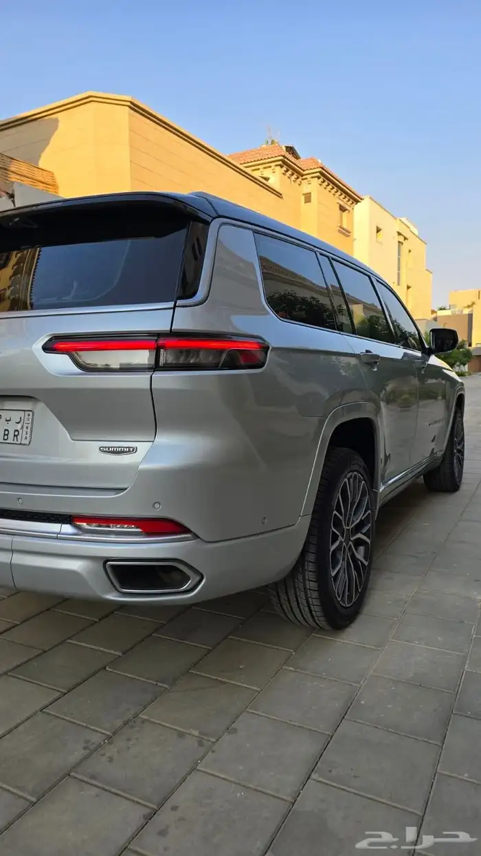 جيب جراند شروكي ساميت 2021 ضمان و صيانة مجانية 9