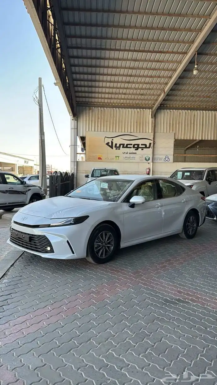 تويوتا كامري فئة استاندر ابيض بنزين سعودي بطاقه جمركية 2025 0