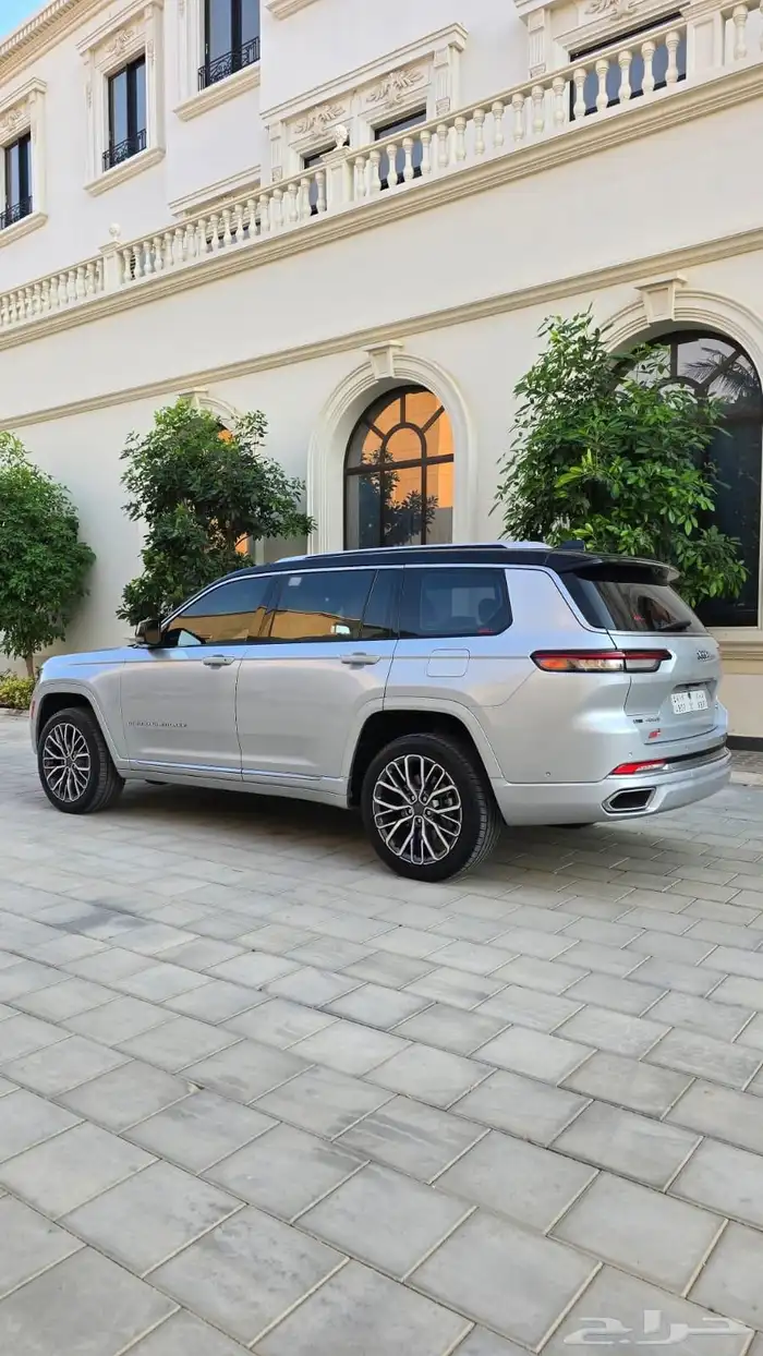 جيب جراند شروكي ساميت 2021 ضمان و صيانة مجانية 3