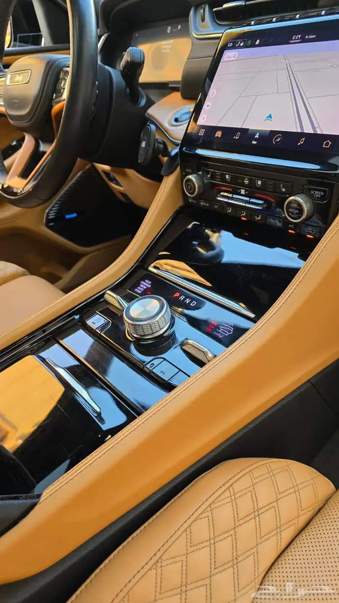 جيب جراند شروكي ساميت 2021 ضمان و صيانة مجانية 40