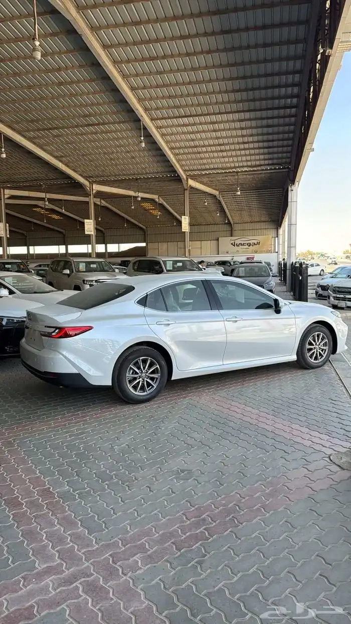 تويوتا كامري فئة استاندر ابيض بنزين سعودي بطاقه جمركية 2025 3