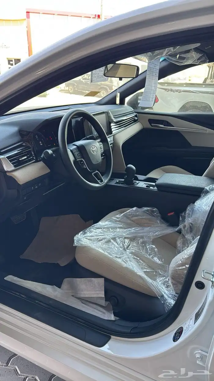 تويوتا كامري فئة استاندر ابيض بنزين سعودي بطاقه جمركية 2025 6