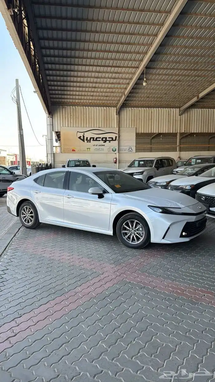 تويوتا كامري فئة استاندر ابيض بنزين سعودي بطاقه جمركية 2025 2