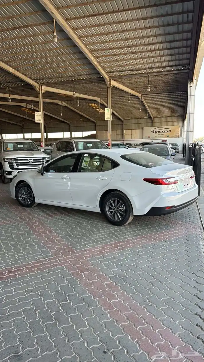 تويوتا كامري فئة استاندر ابيض بنزين سعودي بطاقه جمركية 2025 1