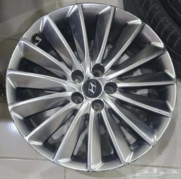 للبيع طقم جنوط هيونداي سنتيال مقاس 19 عدد 5 حبات 0