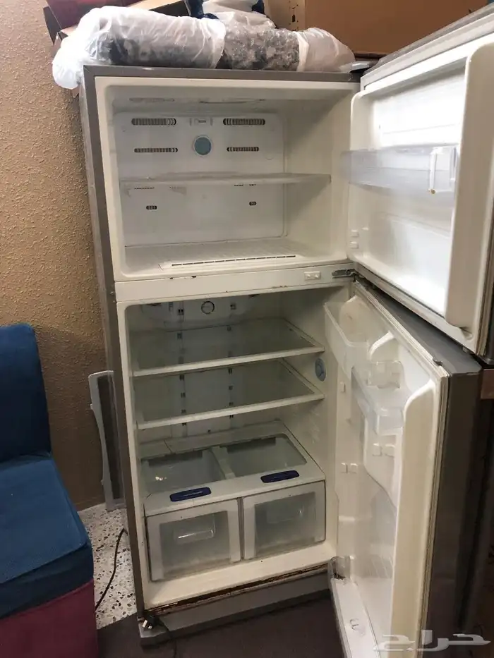 ثلاجة سامسونج تعمل بحاله جيده حجمها كبير للبيع على السوم 3