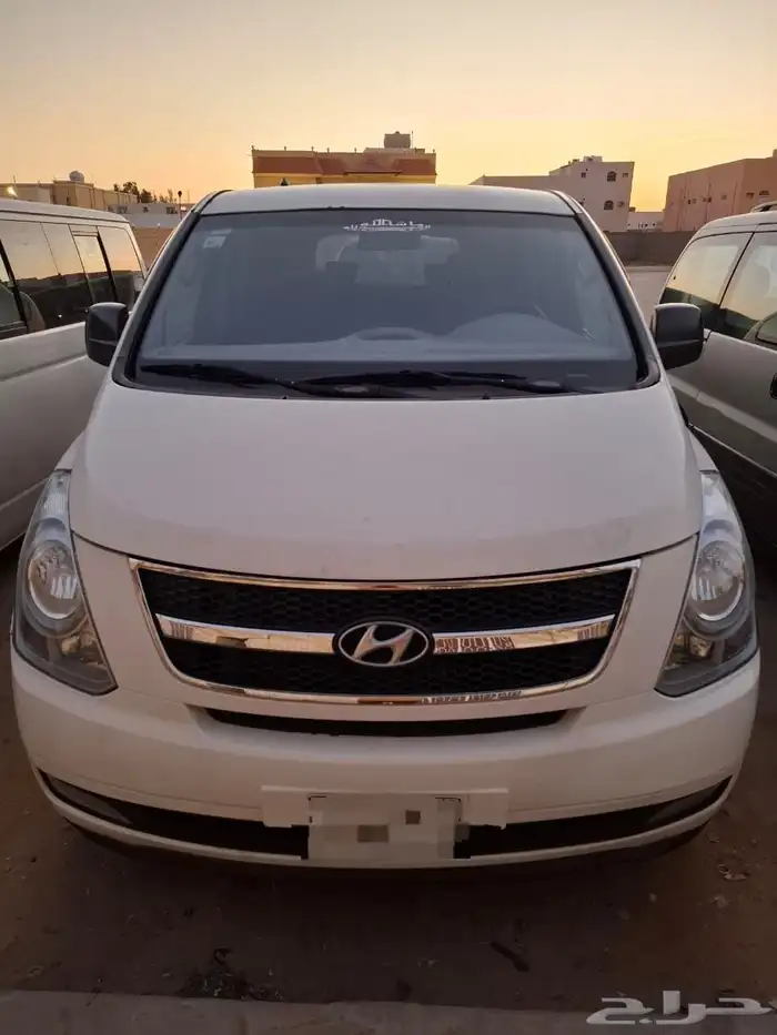 هيونداي H1  موديل 2010  بحالة ممتازة. خضعت لصيانة دقيقة. اله 4