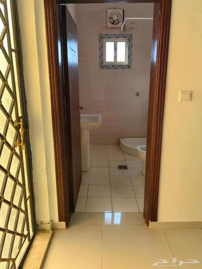 شقة للايجار بحي الفلاح 1