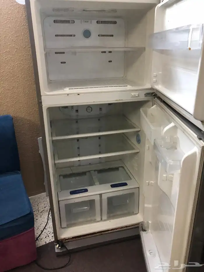 ثلاجة سامسونج تعمل بحاله جيده حجمها كبير للبيع على السوم 2