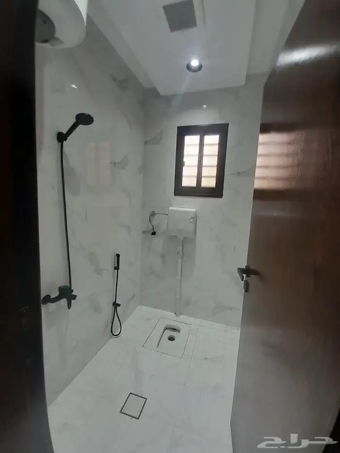 للبيع شقه دور ثاني 6غرف مع سطح مستقل بحي الموسي ب550الف 6