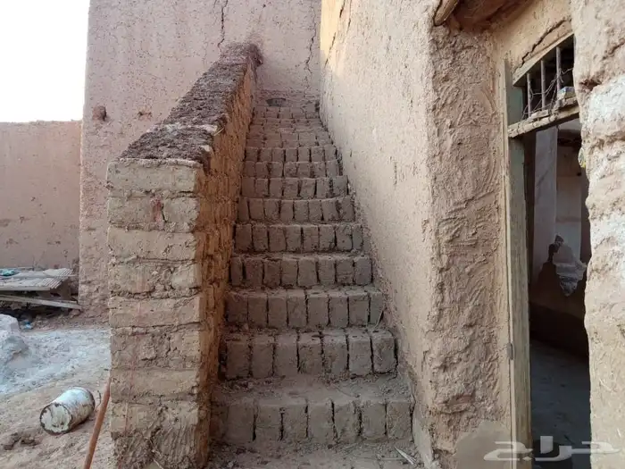 بناء وترميم بيوت الطين والحجر والاسقف اثل وجريد لياسه طينيه 11
