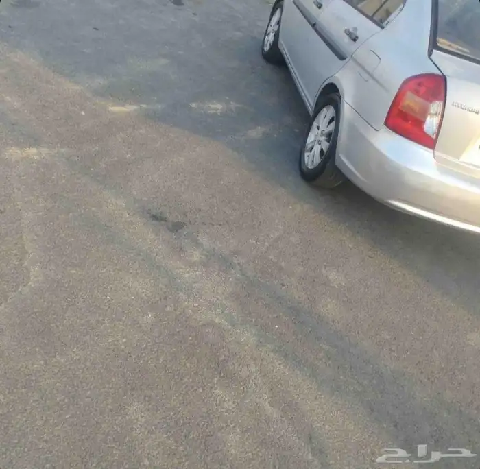 اكسنت موديل 2009 قير عادي مافيها شي غير الكبود مغير فقط وشكر 10