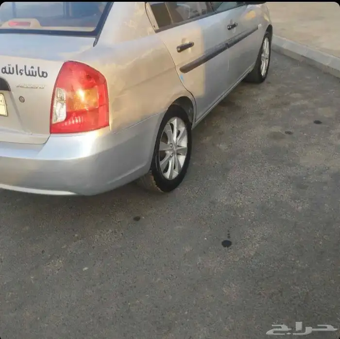 اكسنت موديل 2009 قير عادي مافيها شي غير الكبود مغير فقط وشكر 8