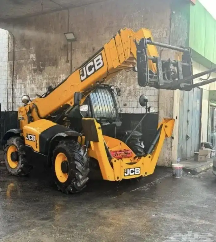 رافعات تلسكوبية تليهندر وجي سي بي للايجار 1