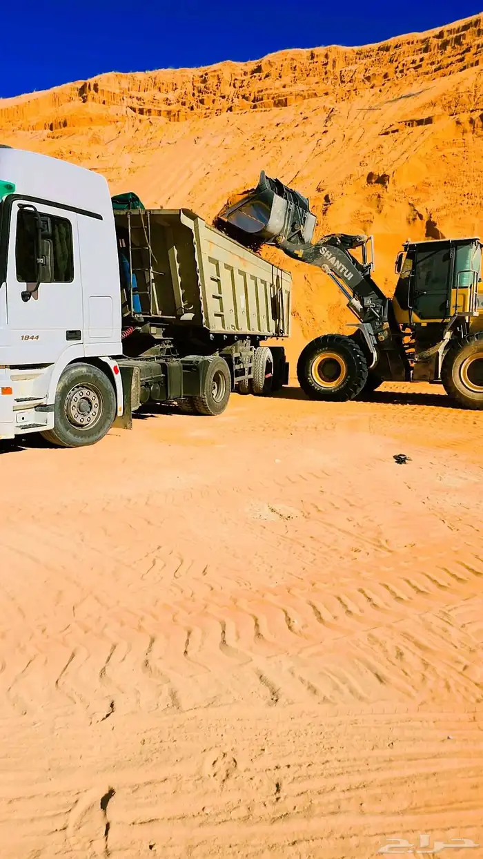 يوجد توريد رمل احمر 0