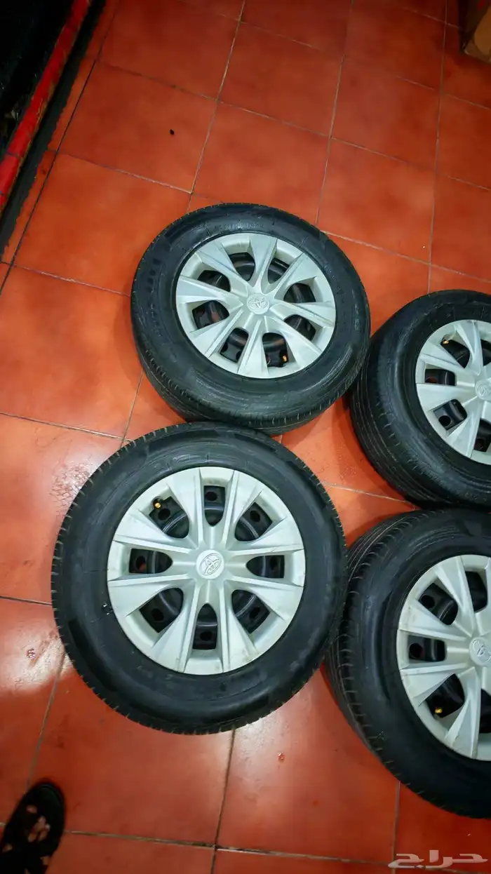 جنوط كورلا اصلي وكاله نضيفه جدن مقاس 15 معا الكفرات نضيفه 3