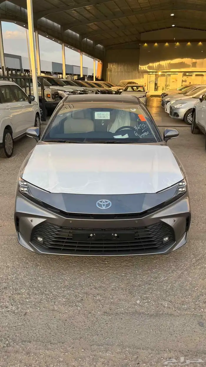 تويوتا كامري LE هايبرد 2025 4