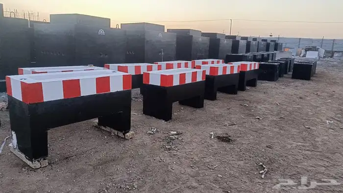 حواجز خرسانيه مناهيل مصدات قواعد اناره زينة حدائق 3