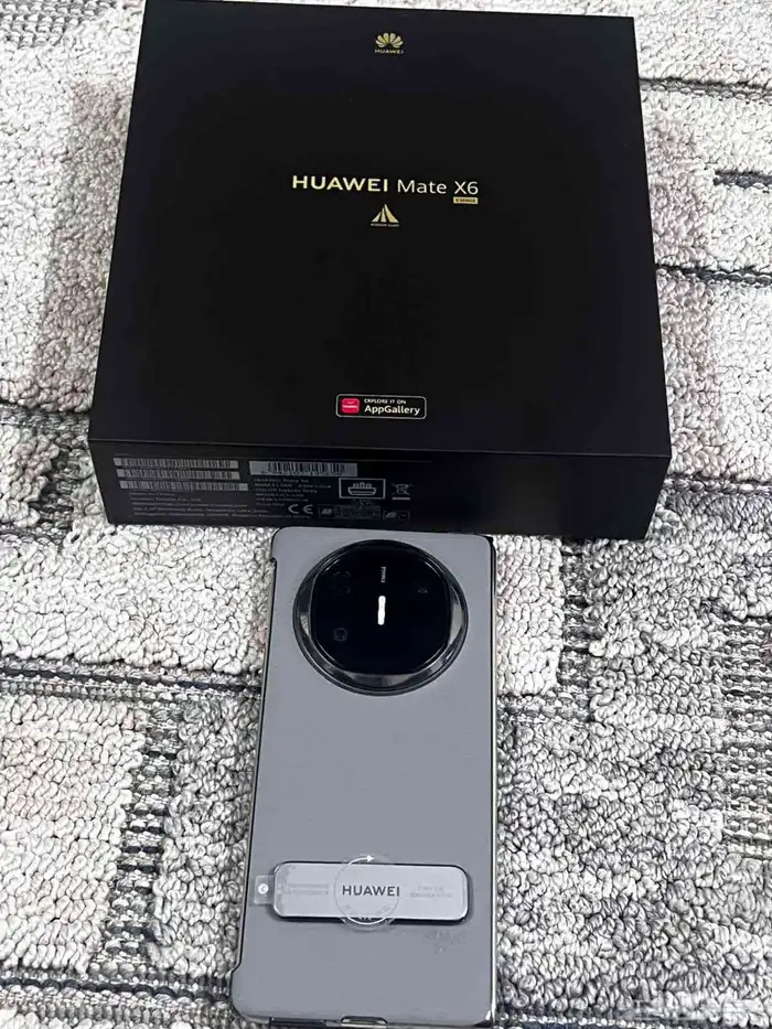 HUAWEI Mate X6 5