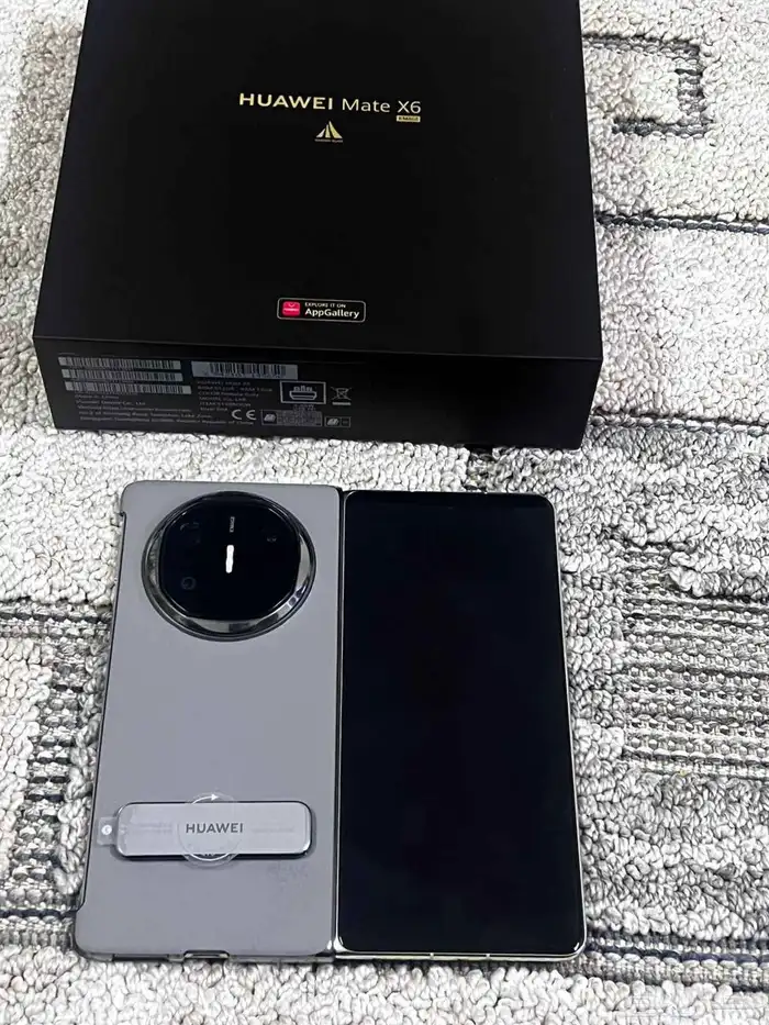HUAWEI Mate X6 4