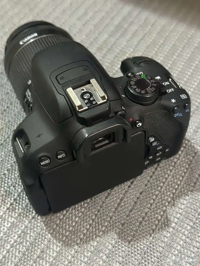 كاميرا كانون d700 2