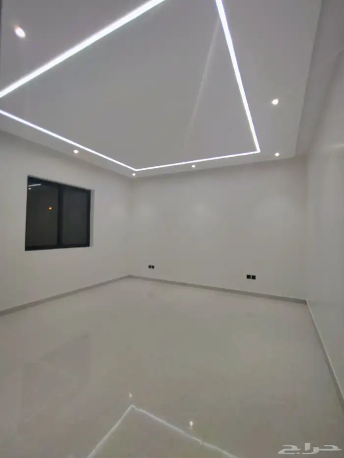شقة جديده للايجار بالمهديه 3 غرف وصاله طابق اول السعر 50 الف 2