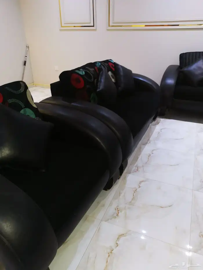 كنب اسود خشب قوي واسفنج مريح 4