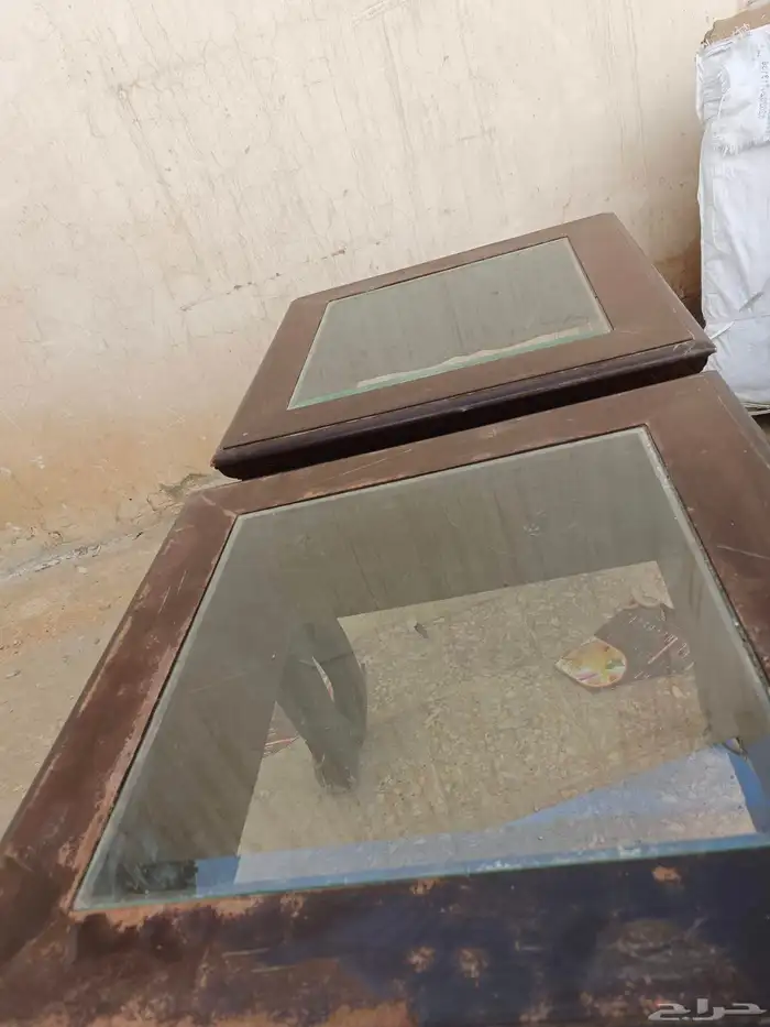 طاولات للبيع المستعجل با10 بس 1