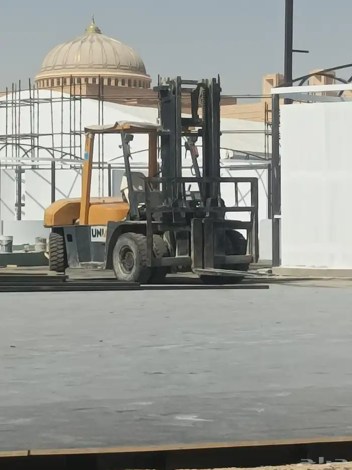 فوركلفت رافعات شوكيه وكرينات وسيزرلفت للايجار الشهري واليومي 5