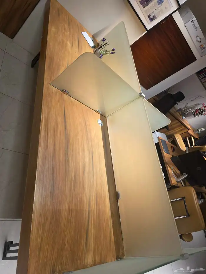 مكتب عمل مقسم 4 بارتشن مع 4 كلرسي و 4 وحدة ادراج 8