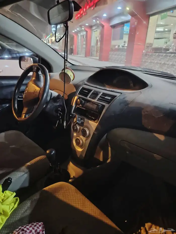 بيع سيارات تويوتا يارس 1