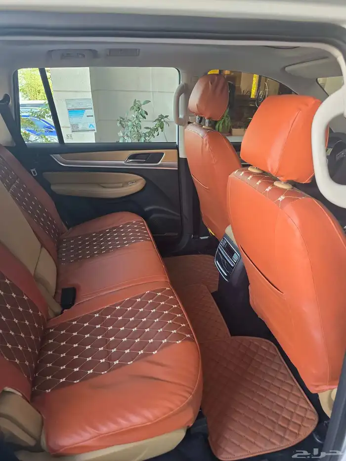 سيارة إم جي RX8 2024 شبه جديدة للبيع 12