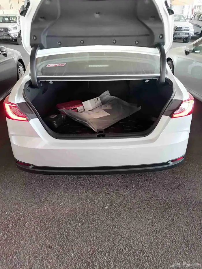 تويوتا كامري LE بنزين 2500 سي سي موديل 2025 6