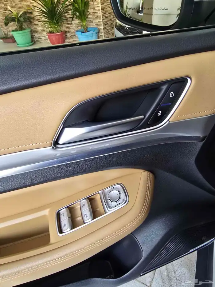 سيارة إم جي RX8 2024 شبه جديدة للبيع 23