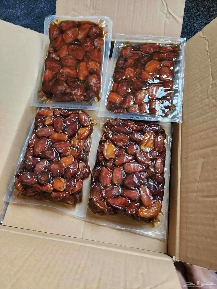 تمر اخلاص اشيقر ابو كيلوه يوجد في الكرتون 8قطع 3