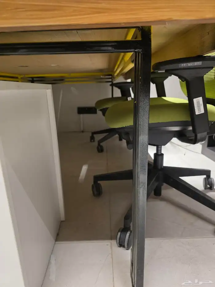 مكتب عمل مقسم 4 بارتشن مع 4 كلرسي و 4 وحدة ادراج 4